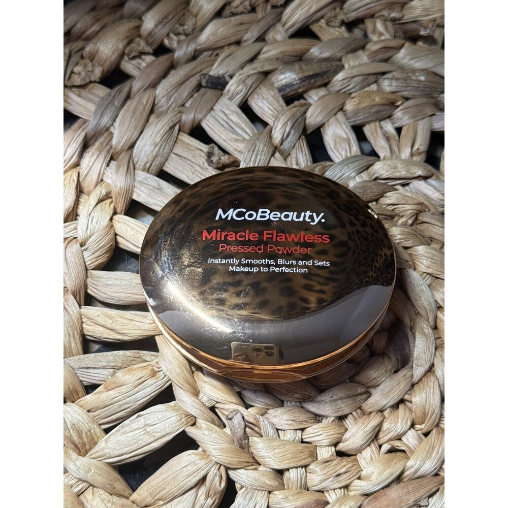 MCoBeauty Miracle Flawless Pressed Powder Translucent- New/1 light